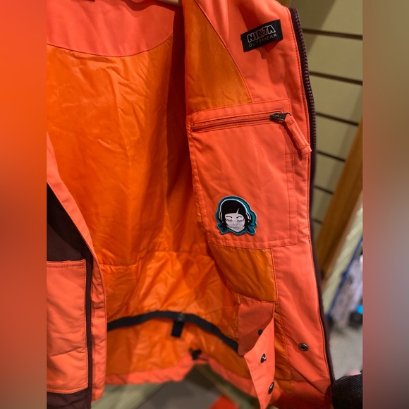 Nikita Outterwear Women’s Snowboarding Jacket - Picture 3 of 4